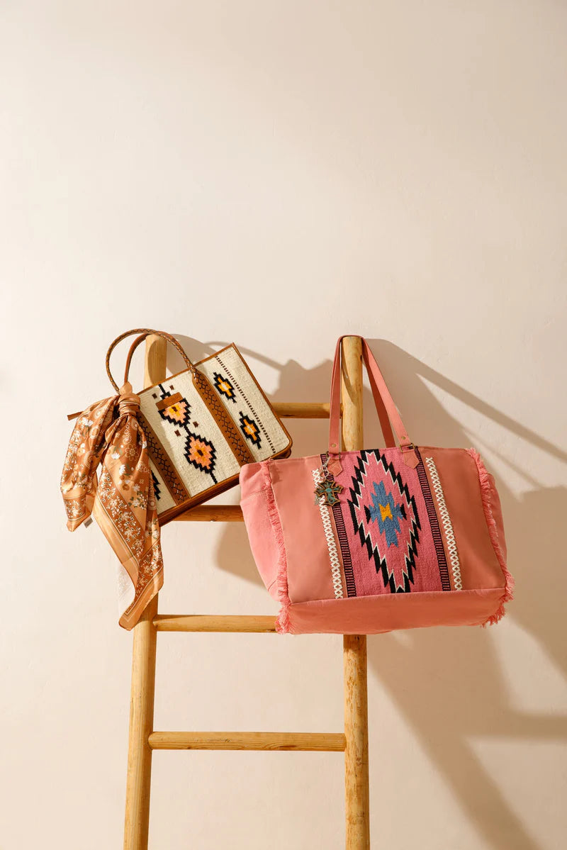 Bolso Myra Bag de lona y cuero con escudo de cedro