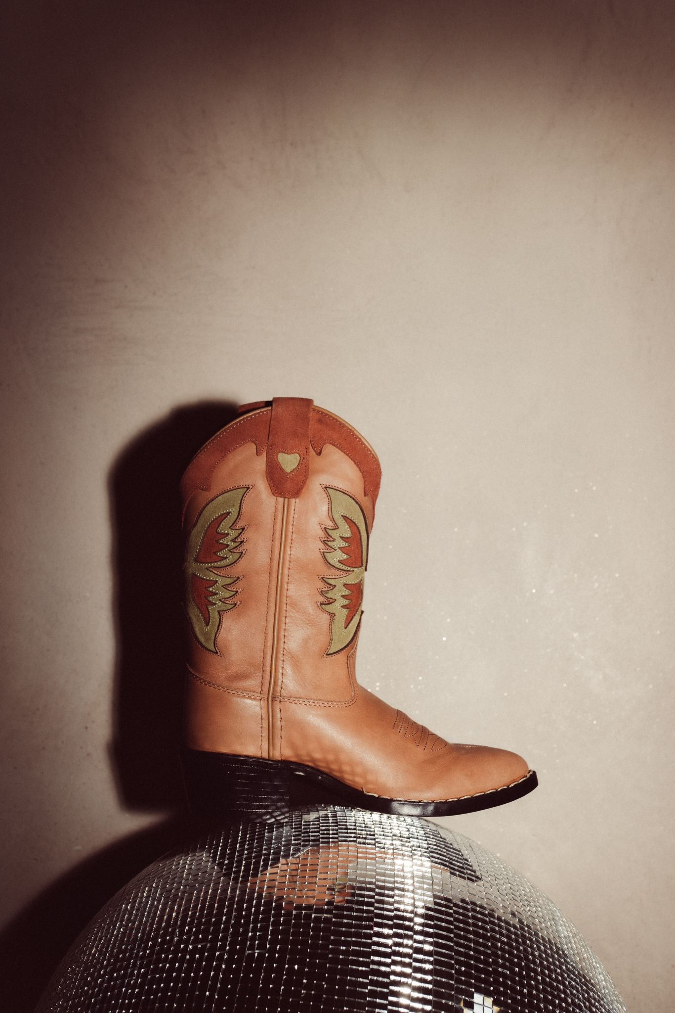 Moonrise Olivia cowboy boots nude