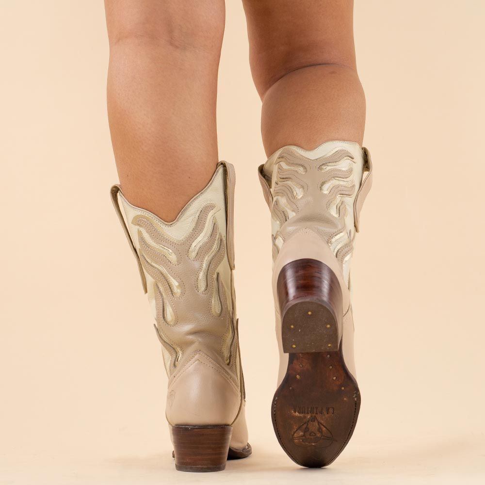 La pintura llamas beige