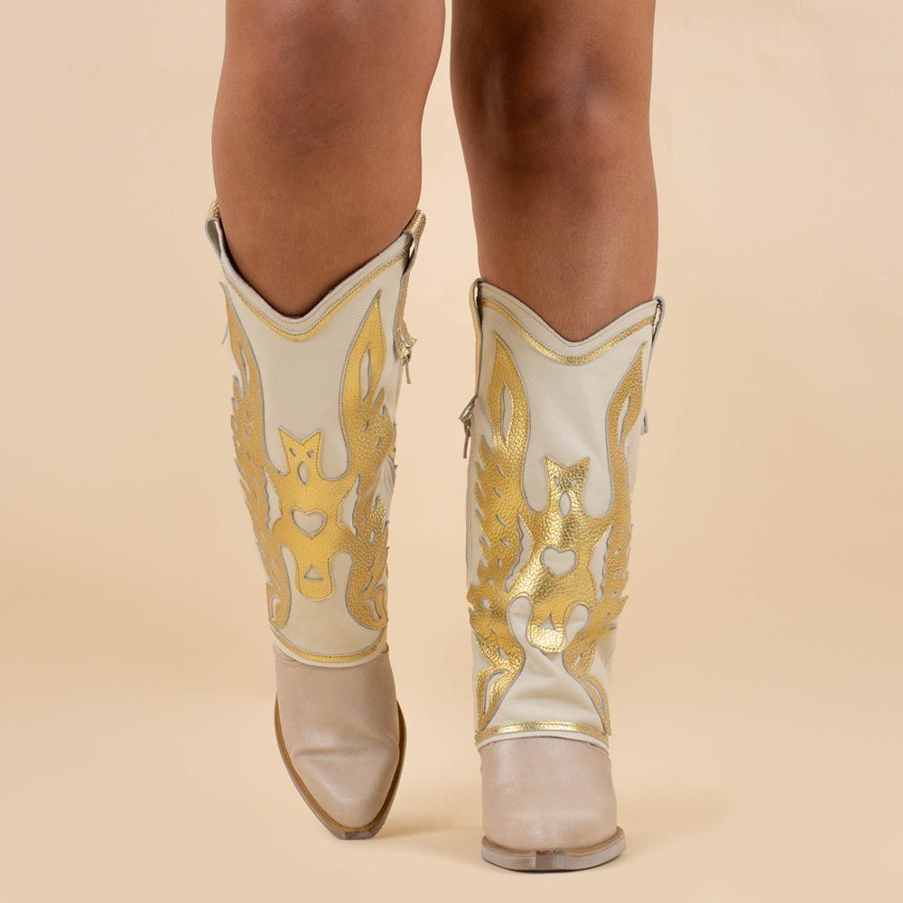 Botas bohemias Nemonic 2381 en color blanco roto y champán