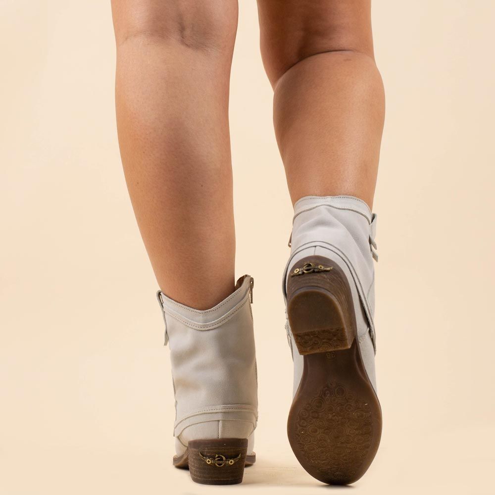 Botas bohemias Nemonic 2388 en color blanco roto