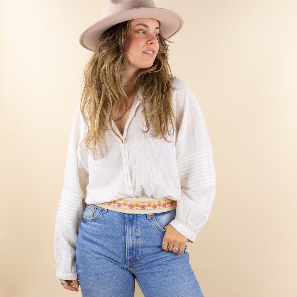 Belt beige embroidery